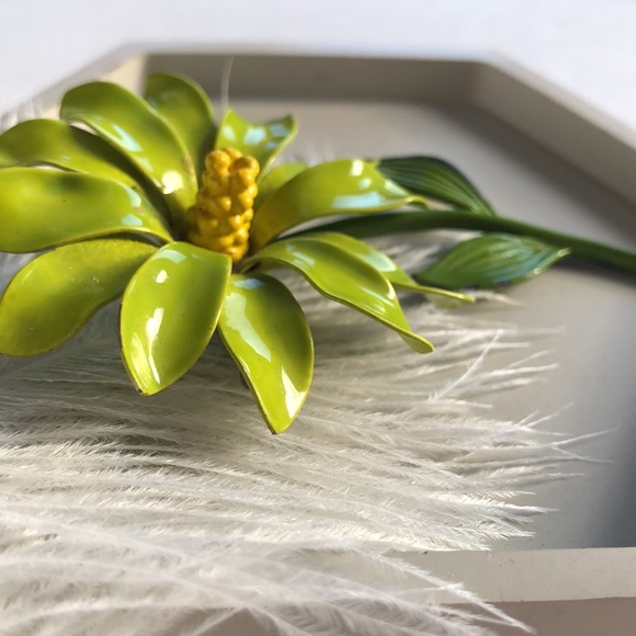 VNTG JJ Large Green  Yellow Enamel Flower Brooch - Picture 3 of 4